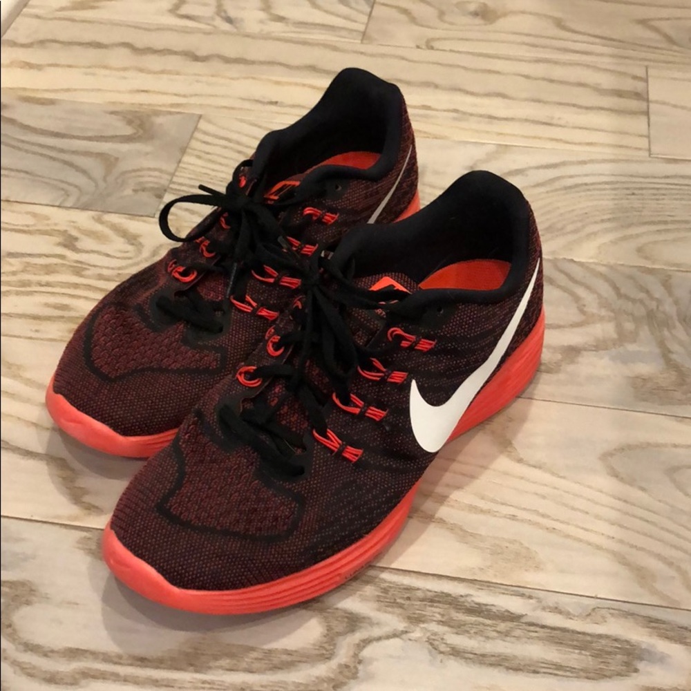 Worn once Men’s Nike Lunartempo 2 tennis shoes